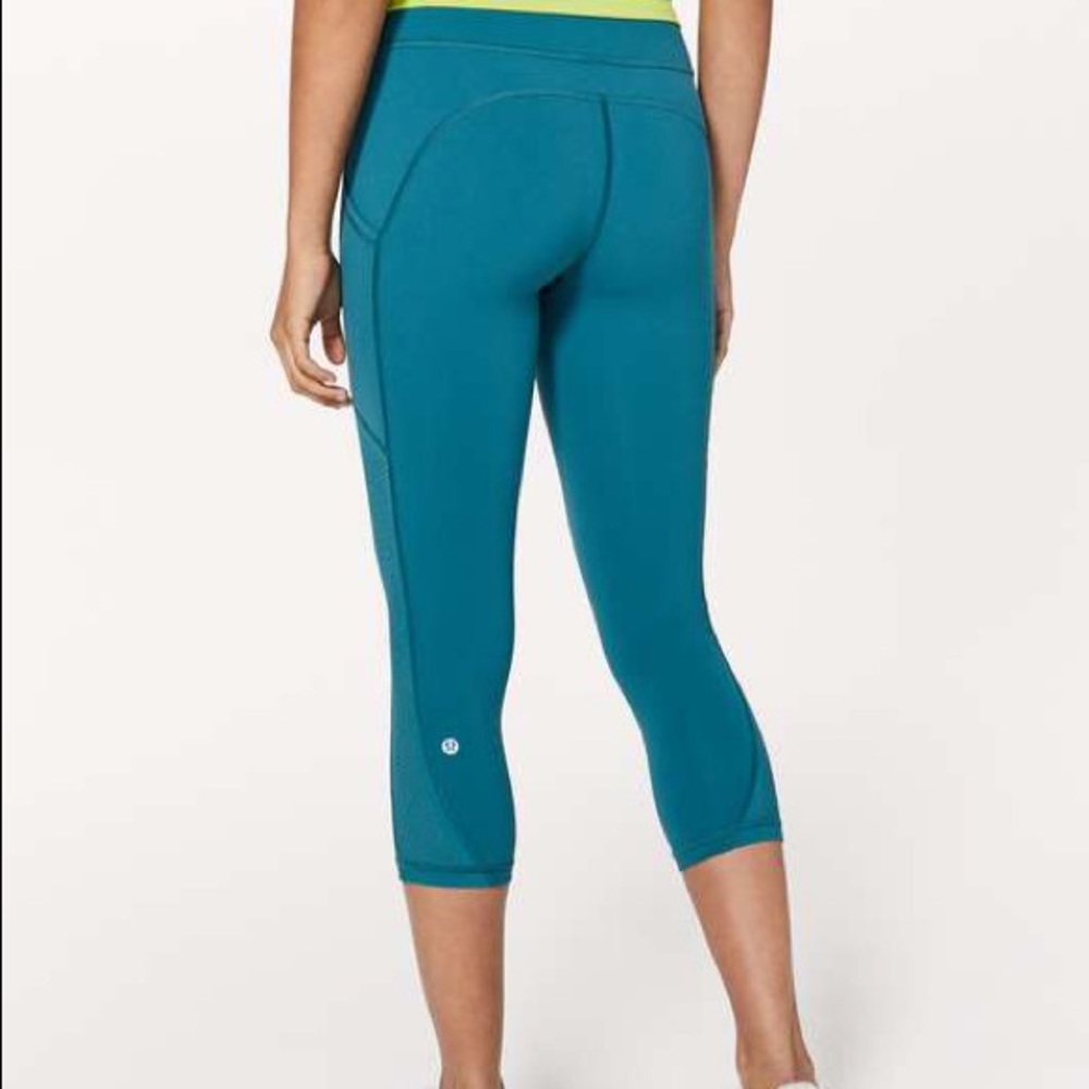 Lululemon 8 Ready To Race teal crops